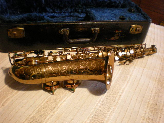 Picture of saxophone for sale - archived artist special 00 gold